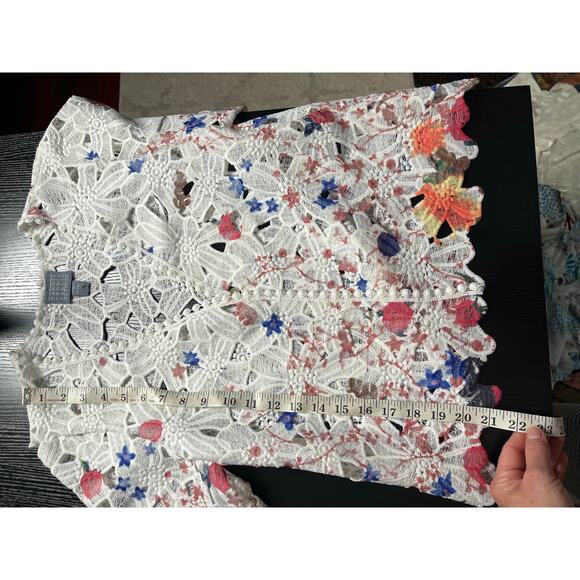 Rabbit Rabbit Rabbit Designs Floral Cutwork Lace One-Button Blouse/Cardigan - Picture 3 of 7